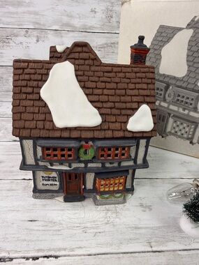 Department 56 “Tutbury Printer” Dickens Christmas Village 1990 with box n light